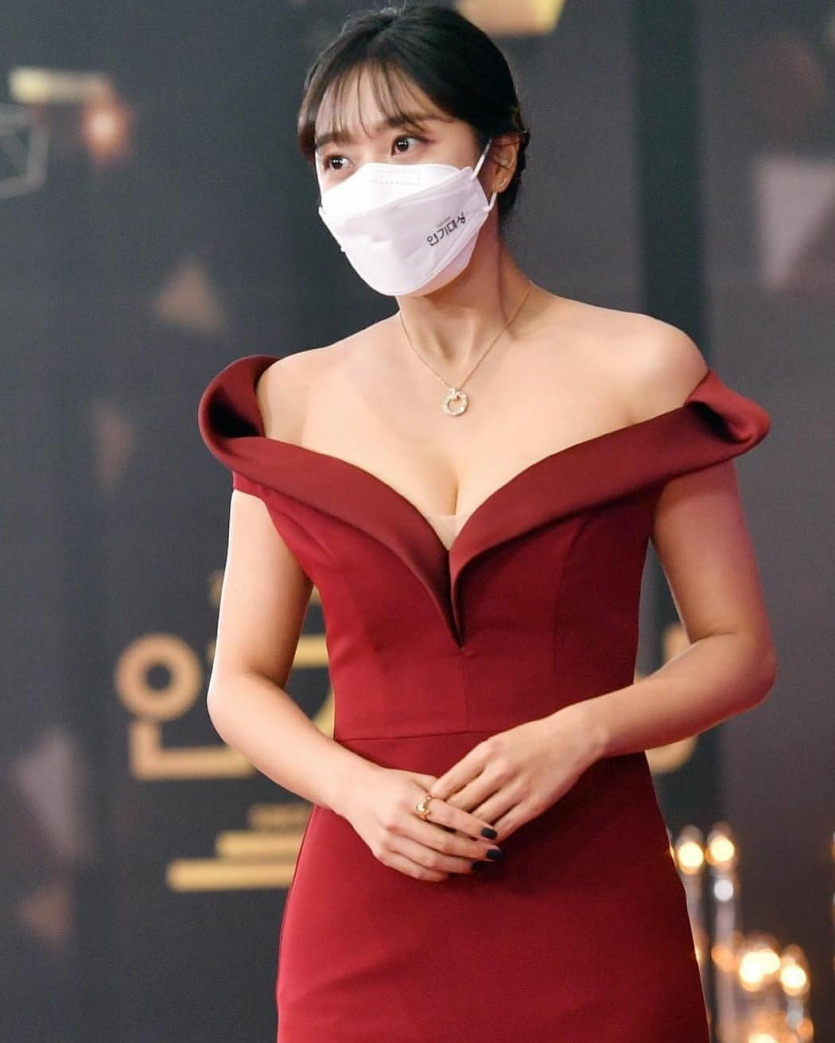 드레스 입을 때 더 빛나는 조보아 1.jpg