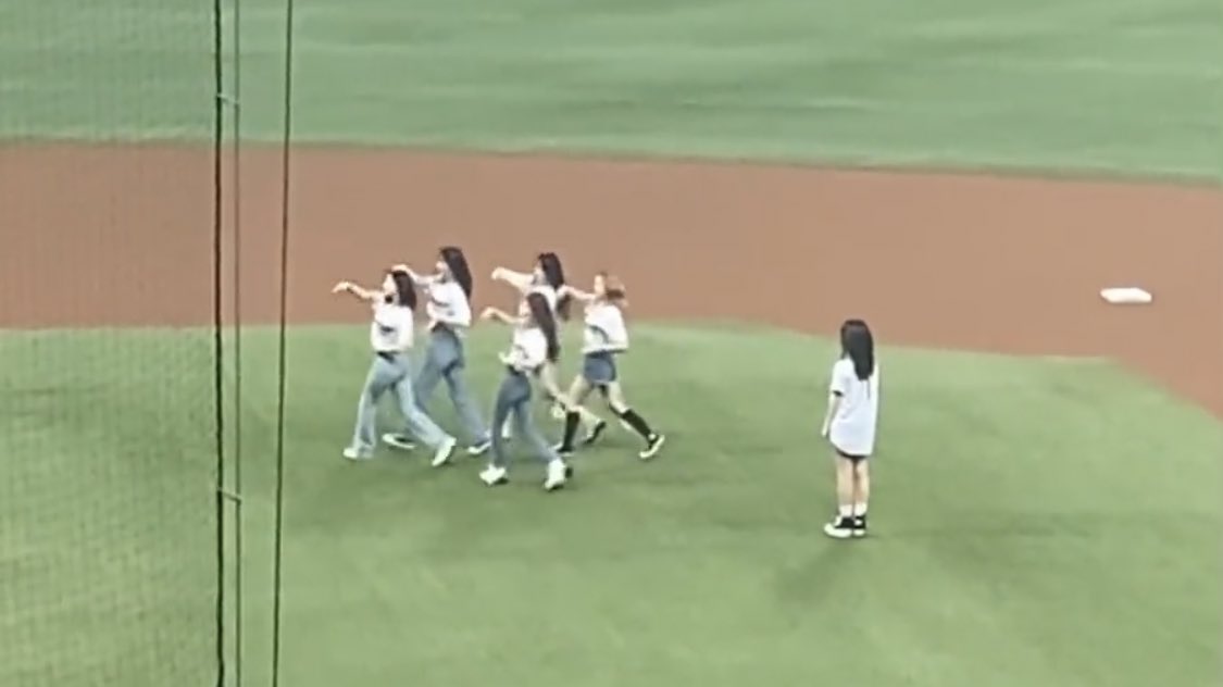 fromis-20220406-220704-000.jpg
