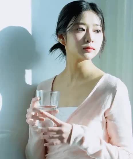 발레복 입은 김민주 3.gif