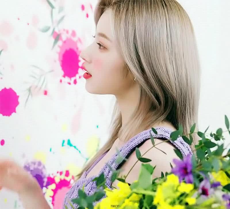 웨이크메이크 화장품 광고 찍은 사나 5.gif