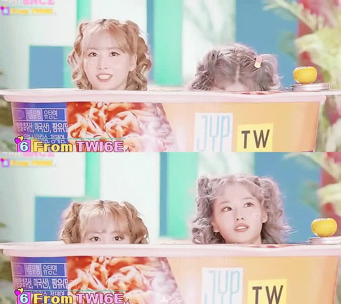 6개장이 된 모모 사나 ㅋㅋ 1.gif