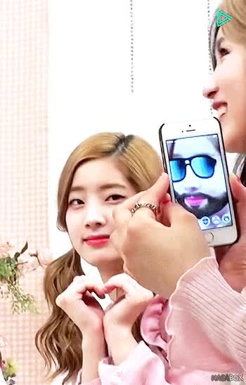 트와이스 다현 턱수염에 선글라스.gif
