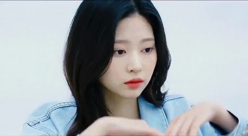 대놓고 이쁜 김민주 17.gif