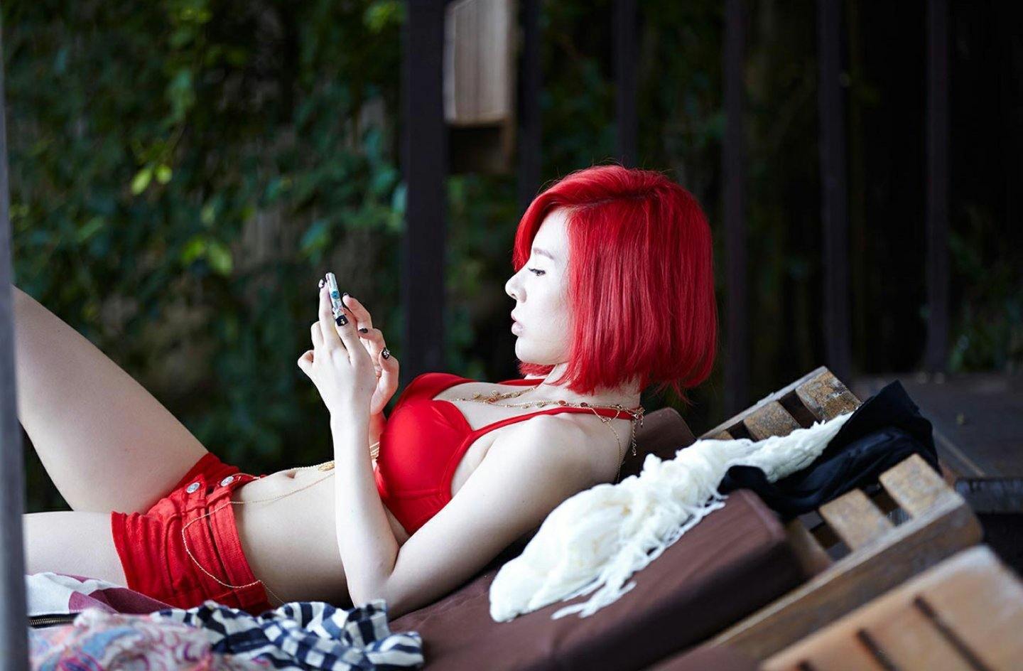 Fans Uncover Photos Of Sunny Sunbathing In A Bikini - Koreaboo