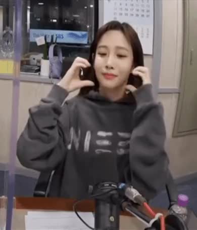 배텐에서 귀여운척 했다가 바로 사과하는 러블리즈 유지애 9.gif