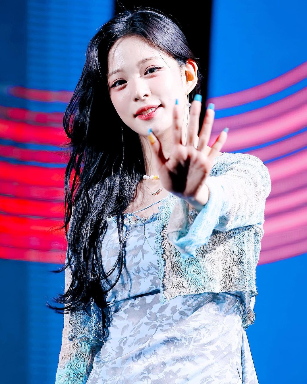 fromis9.chaeyoungs_p_CeYYjhGlAAr_7.jpg