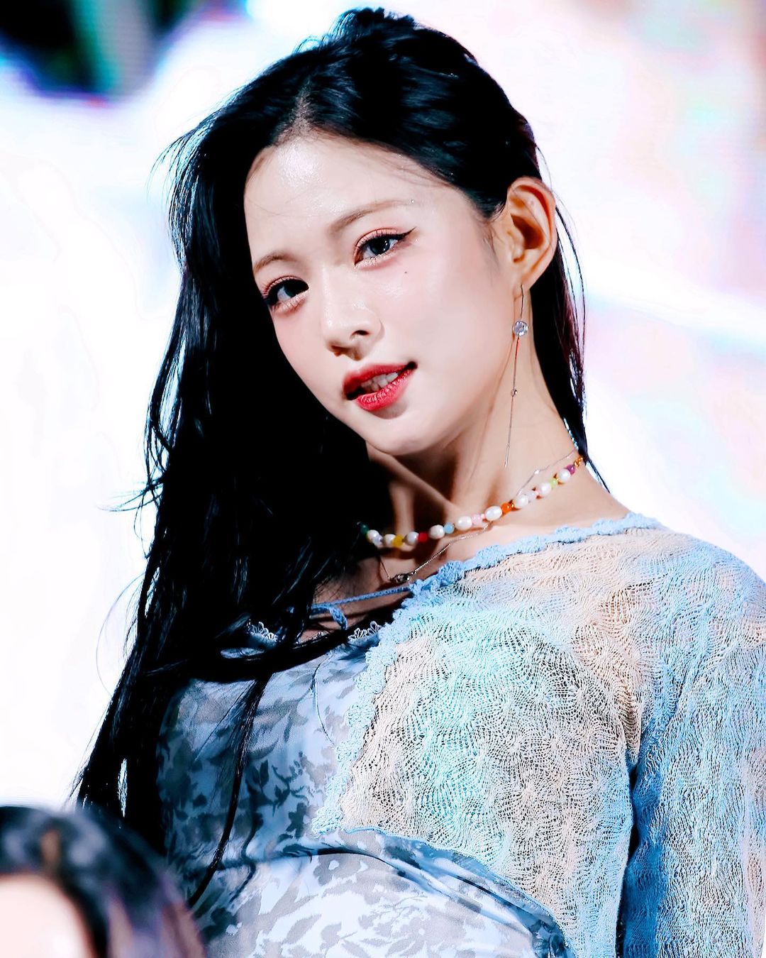 fromis9.chaeyoungs_p_CeYYjhGlAAr_4.jpg
