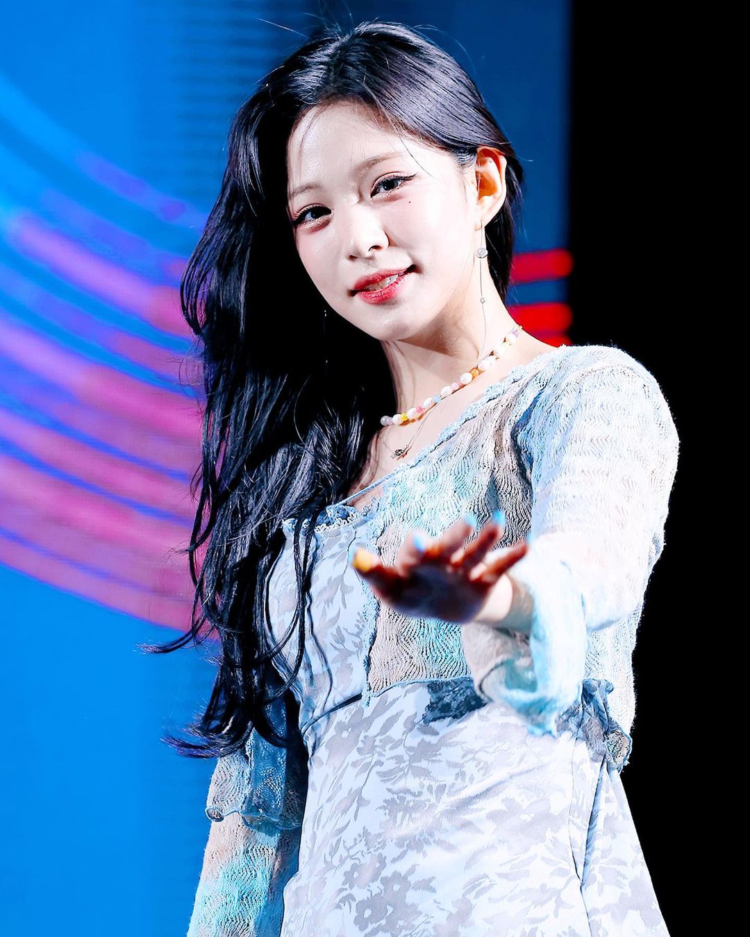 fromis9.chaeyoungs_p_CeYYjhGlAAr_6.jpg