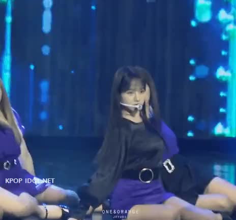 은근히 섹시한 조유리 6.gif