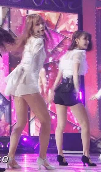 은근히 섹시한 조유리 5.gif