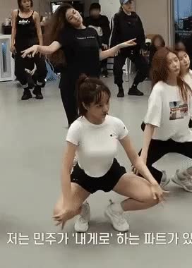 은근히 섹시한 조유리 4.gif