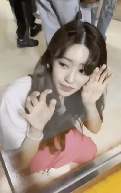 주위 꼰대들에게 물들어버린 러블리즈 이미주 19.gif