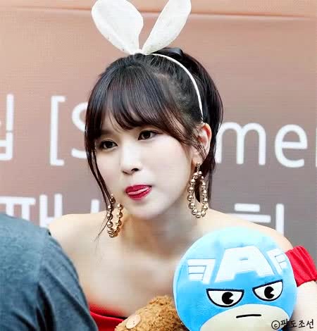 인형이 좋은 트와이스 미나 7.gif