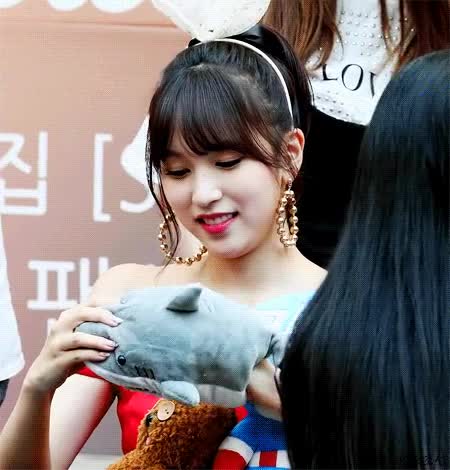인형이 좋은 트와이스 미나 6.gif