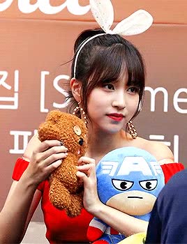 인형이 좋은 트와이스 미나 14.gif