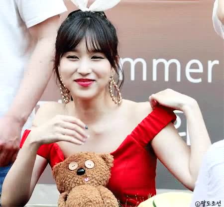인형이 좋은 트와이스 미나 10.gif