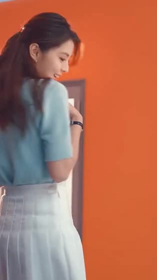 한소희 테니스 치마 2.gif