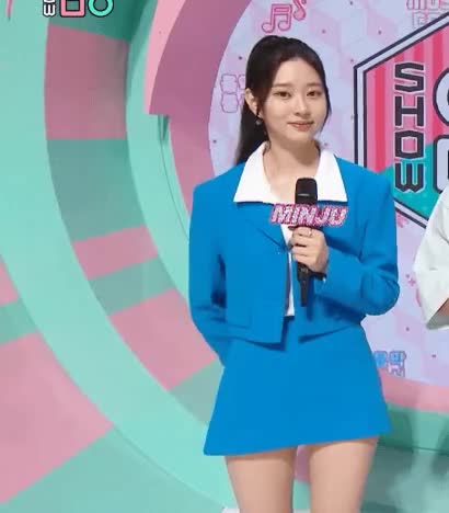 선미가 가르쳐 준 훌라춤 추는 민주 4.gif