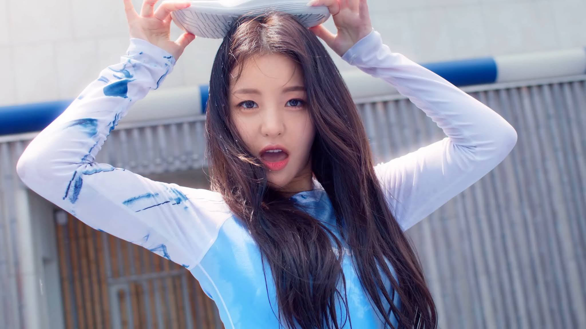 브레이브걸스 배럴 래쉬가드 화보 - 꾸르