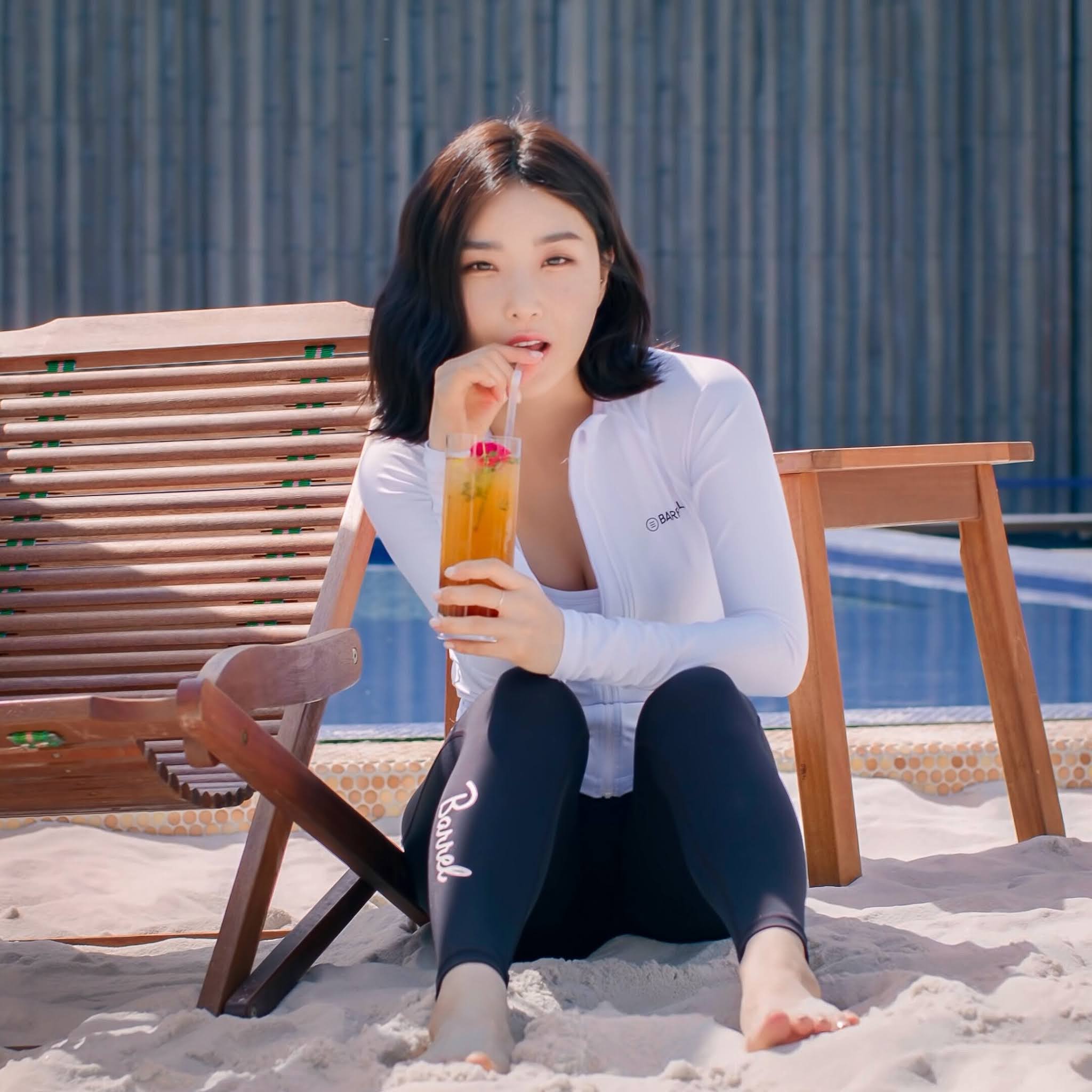 브레이브걸스 배럴 래쉬가드 화보 - 꾸르