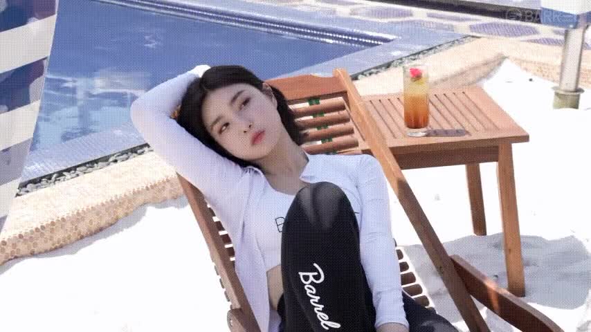 브레이브걸스 배럴 래쉬가드 화보 - 꾸르