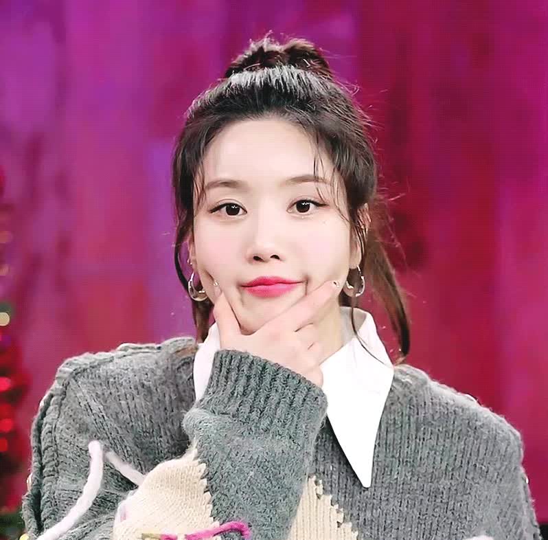 권은비.gif