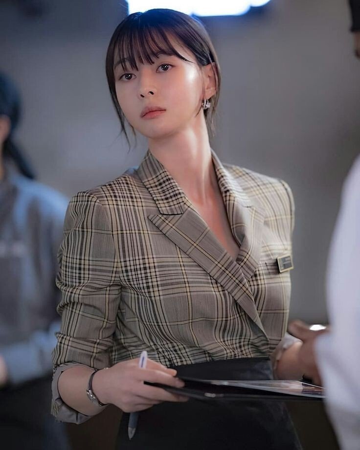 아이돌이라는 직업으로는 담을 수 없었던 권나라 - 꾸르