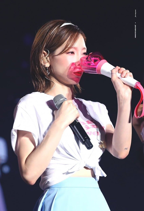 비눗방울 하나로 팬 조련하는 소녀시대 태연 19.jpg