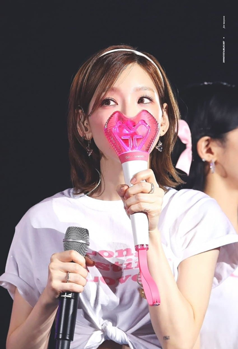 비눗방울 하나로 팬 조련하는 소녀시대 태연 17.jpg