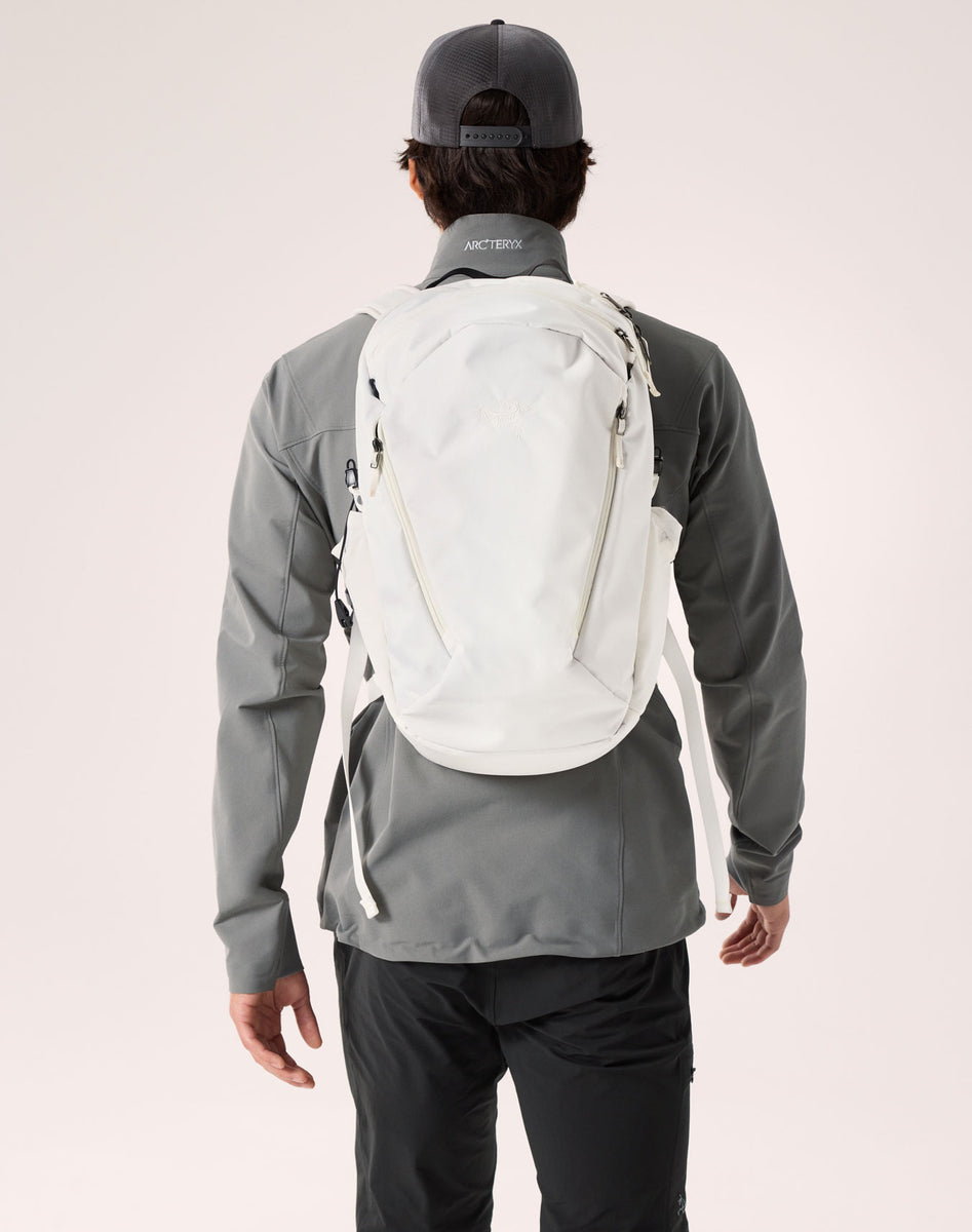 F24_X000006044_020142_Mantis-26-Backpack_Arctic-Silk_Neutral_NA_Front-View_1200x1200.jpg
