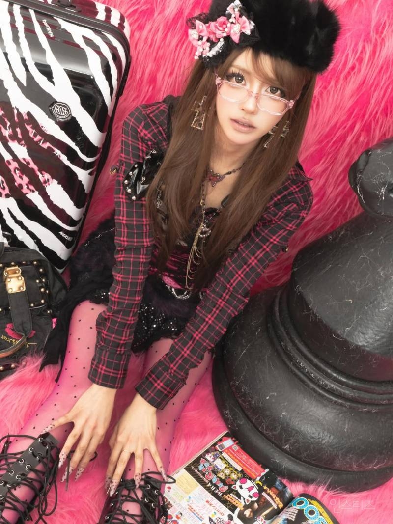 못 알아보겠는 갸루 메이크업한 이미주. jpg (4)