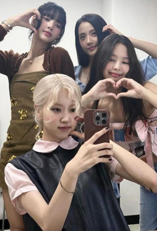 blackpink-1.png.jpg