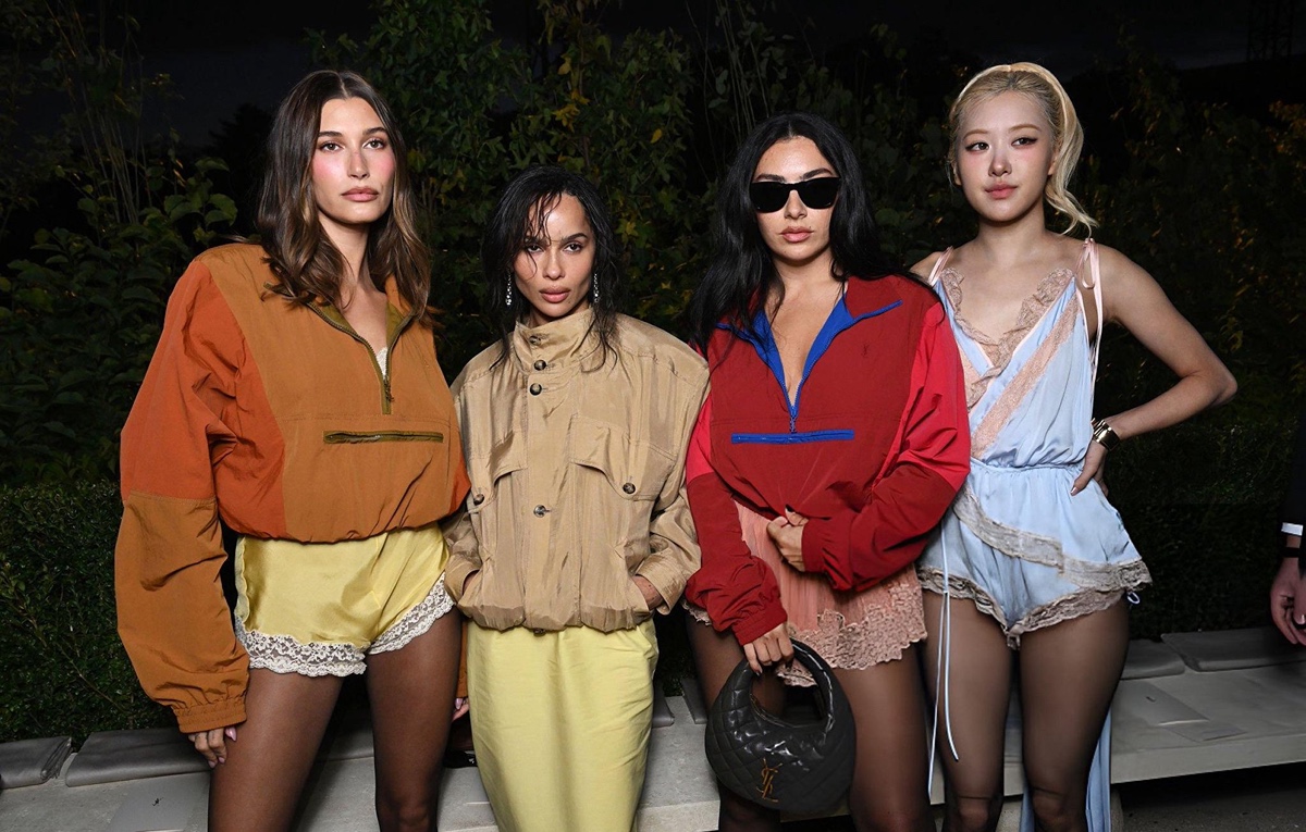 추워보이는 착장 입고 생로랑 패션쇼 참석한 로제 (8)