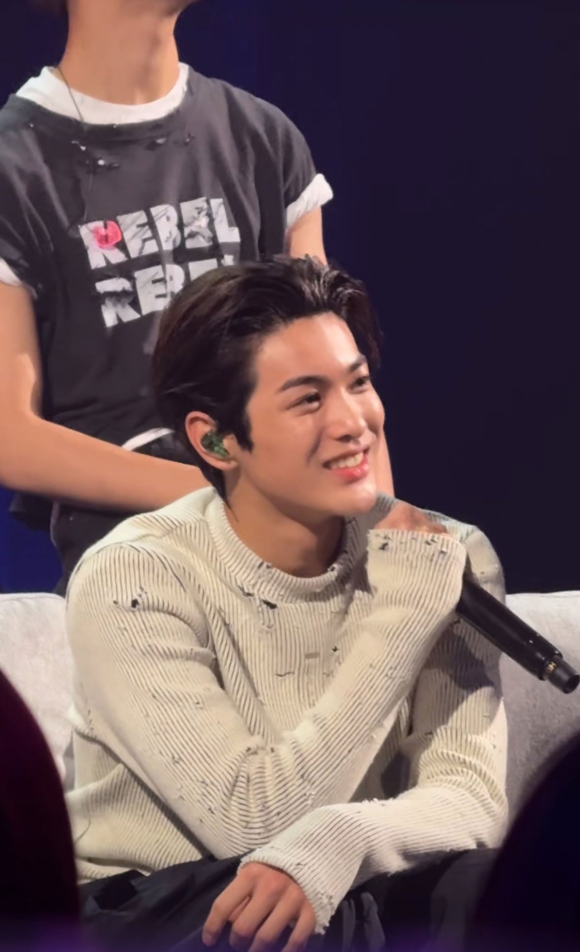 미래가 몹시 기대되는 완성형 비주얼 남돌 (16)