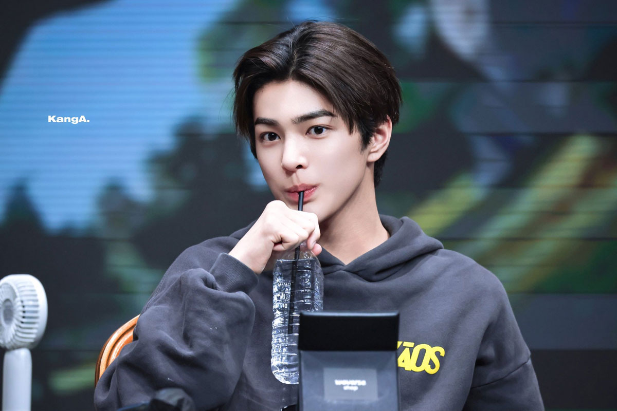 미래가 몹시 기대되는 완성형 비주얼 남돌 (17)