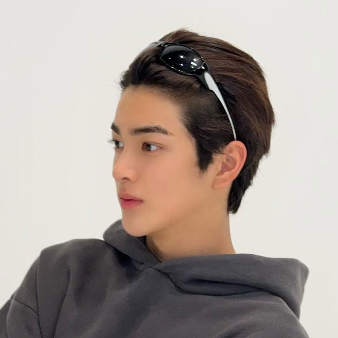 미래가 몹시 기대되는 완성형 비주얼 남돌 (13)