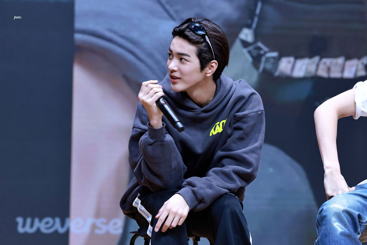 미래가 몹시 기대되는 완성형 비주얼 남돌 (15)