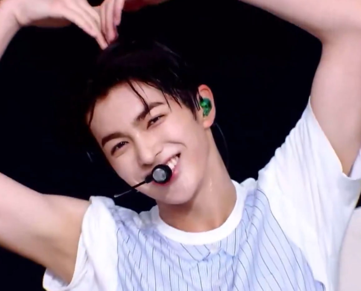 미래가 몹시 기대되는 완성형 비주얼 남돌 (8)