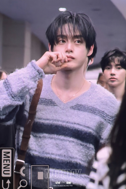 제베원 김지웅 공항패션.. ❤️