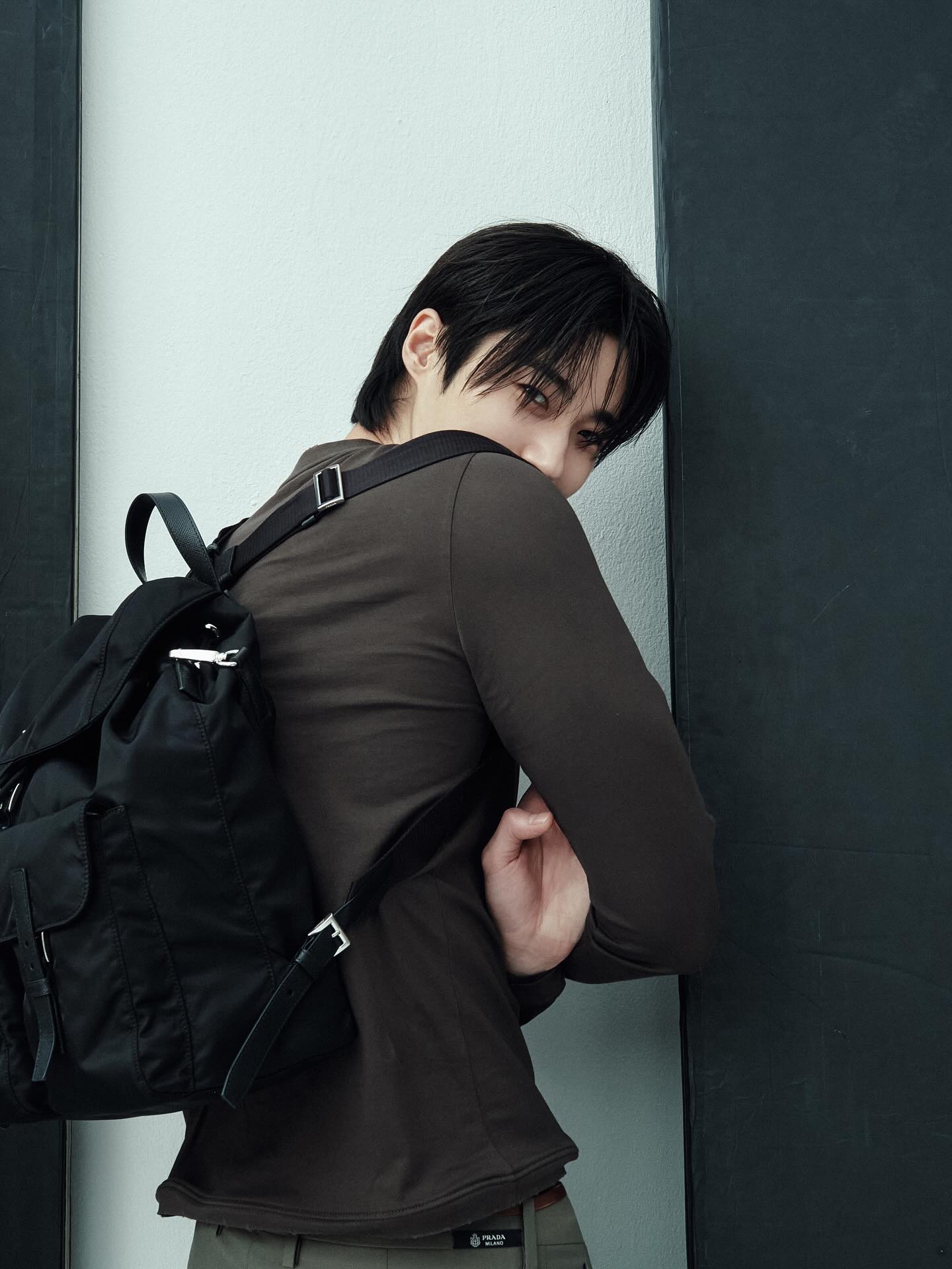 변우석 인스타 프라다 사진 업뎃 (10)