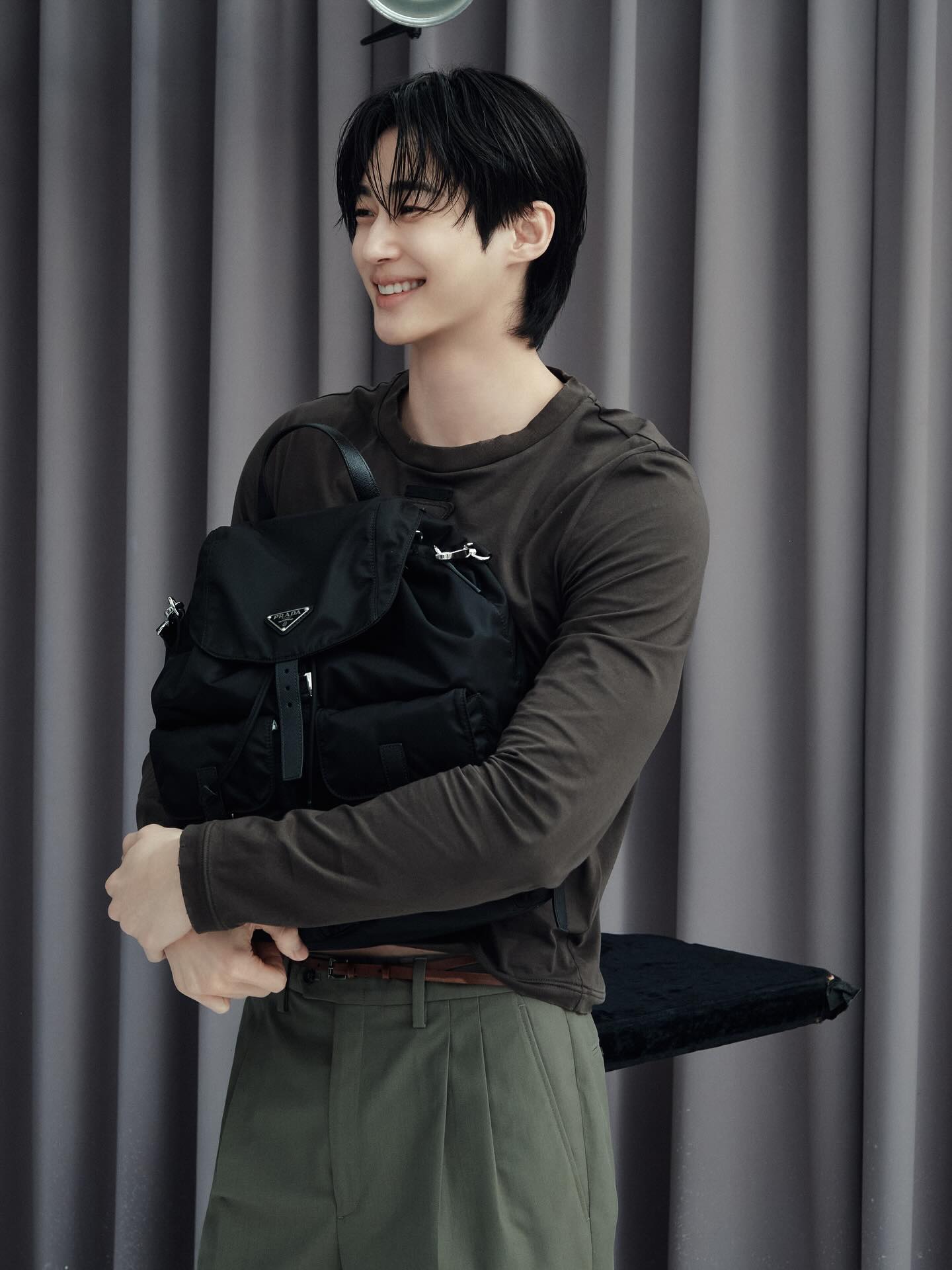 변우석 인스타 프라다 사진 업뎃 (7)