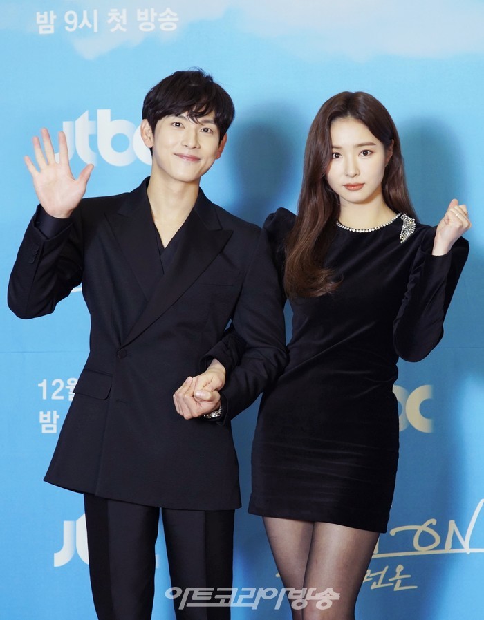 꾸준하게 키가 아쉽다는 얘기 나오는 남자배우 2번째 사진