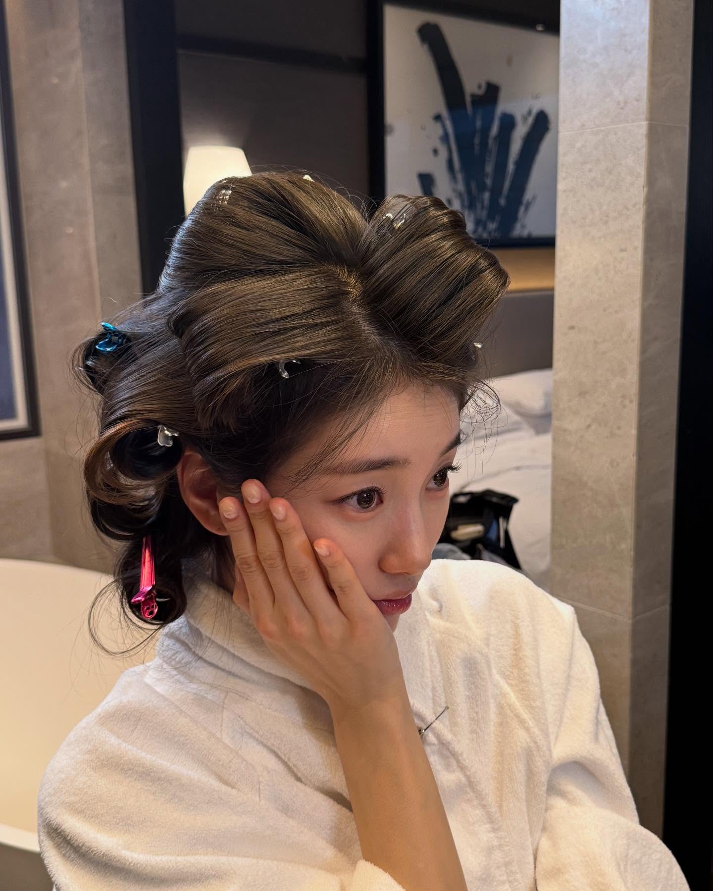 [잡담] 수지 인스타는 하이틴 로맨스 기사사진은 고전 멜로 영화 같음 | 인스티즈