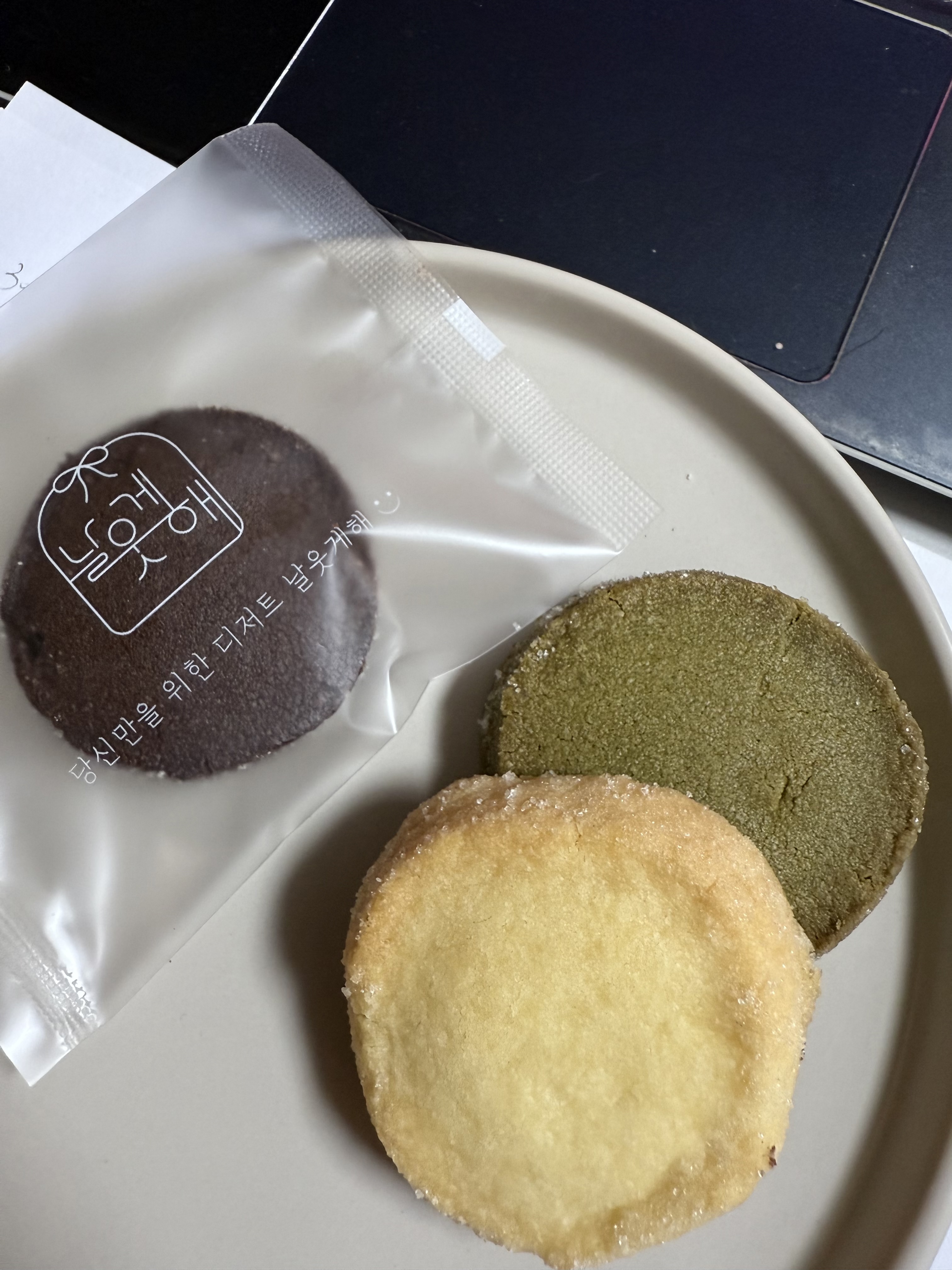 답례품 받았는데 쿠키 이쁘당 2번째 사진