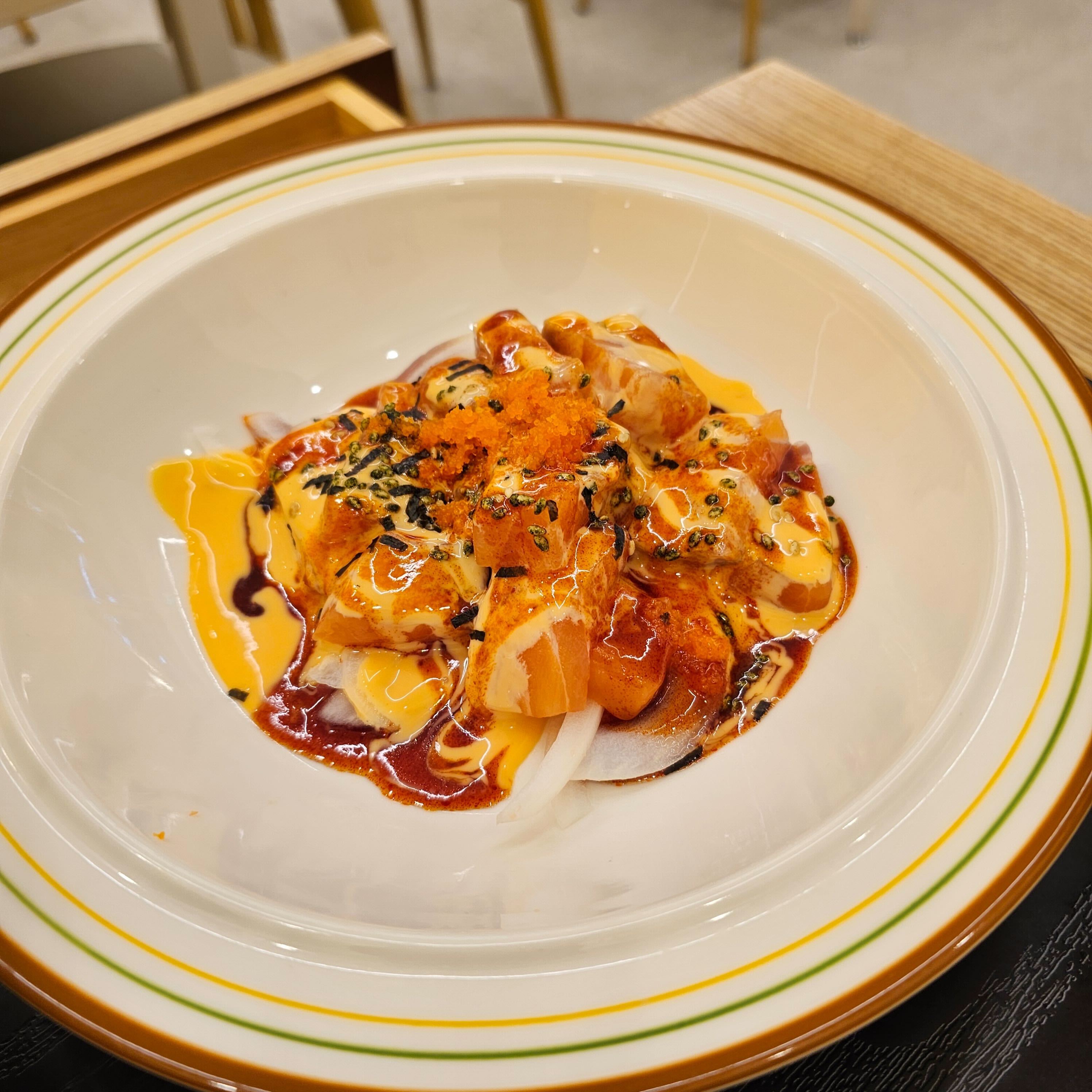 연어깍두기 이제야 먹어봄