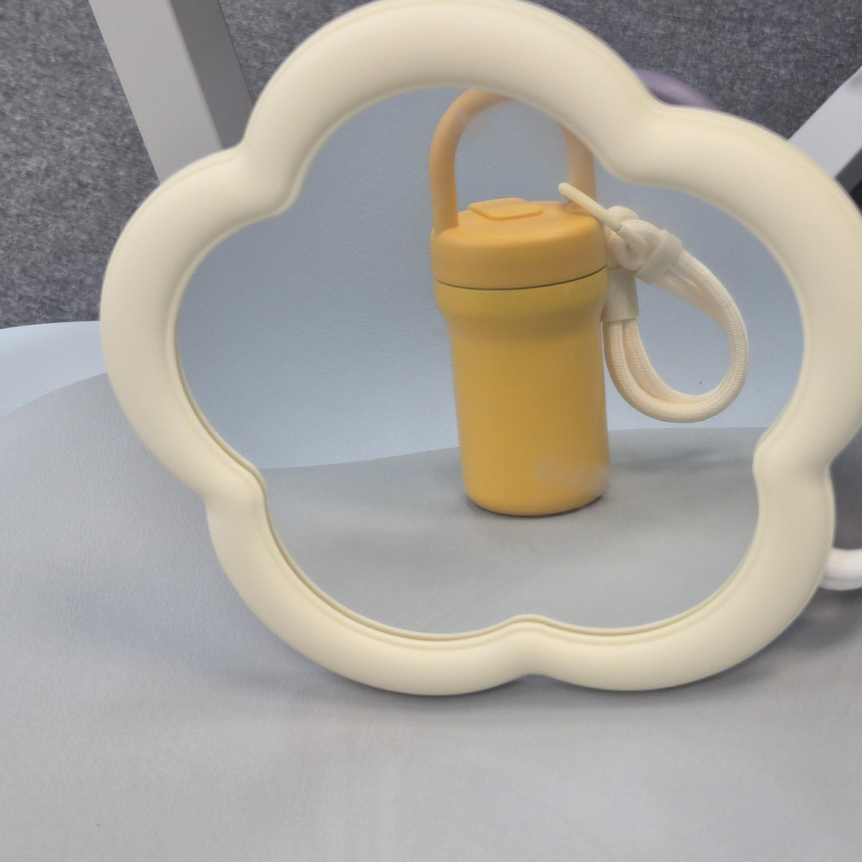 내 미니텀블러 귀엽지?