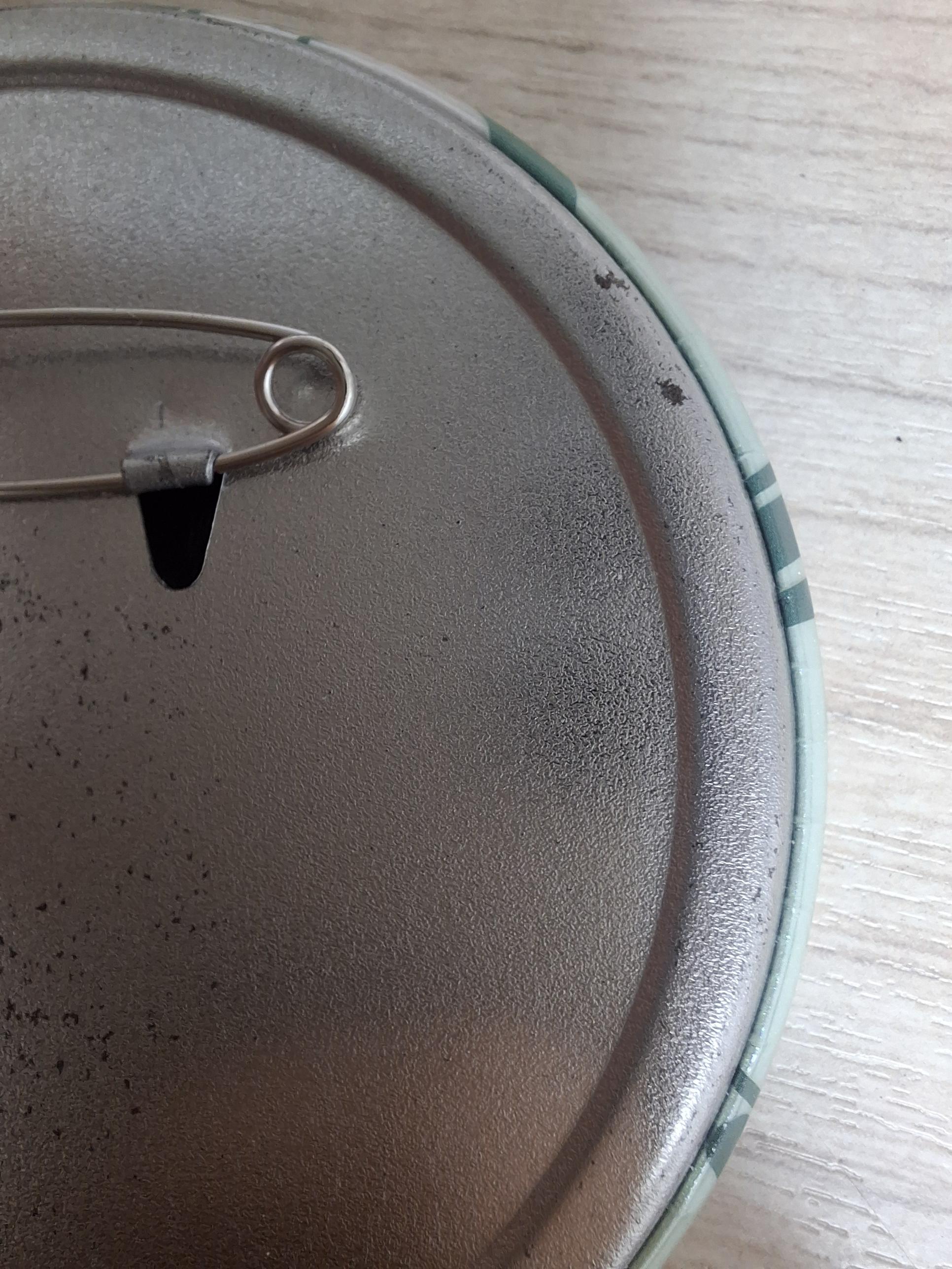 캔뱃지에 검은 점 3번째 사진