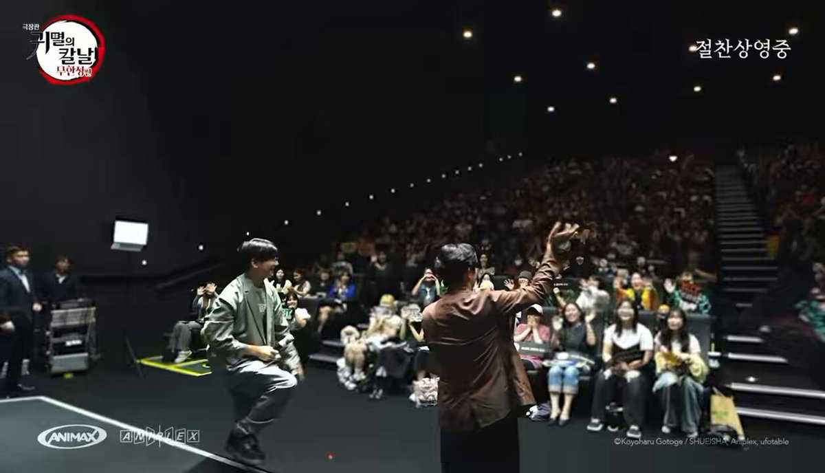 시모노 히로가 여러분 사랑해요~!!!! 외치면서  개큰하트 만들어준 거 찍혔어...ㅜㅜ 너무고마우시다진짜로