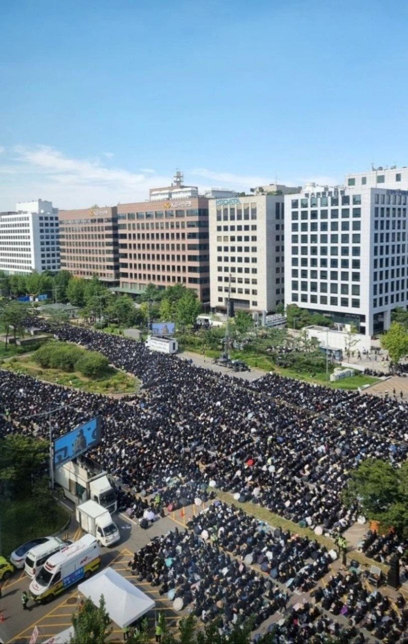 7EB7EAC3-CE8B-42BA-956F-4ACEDEC5A2C6.jpeg 20만명 이상의 교사들이 모인 오늘 여의도 jpg.