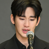김수현 스캔들, 업계도 충격 빠졌다…2025 연예계 이슈 1위